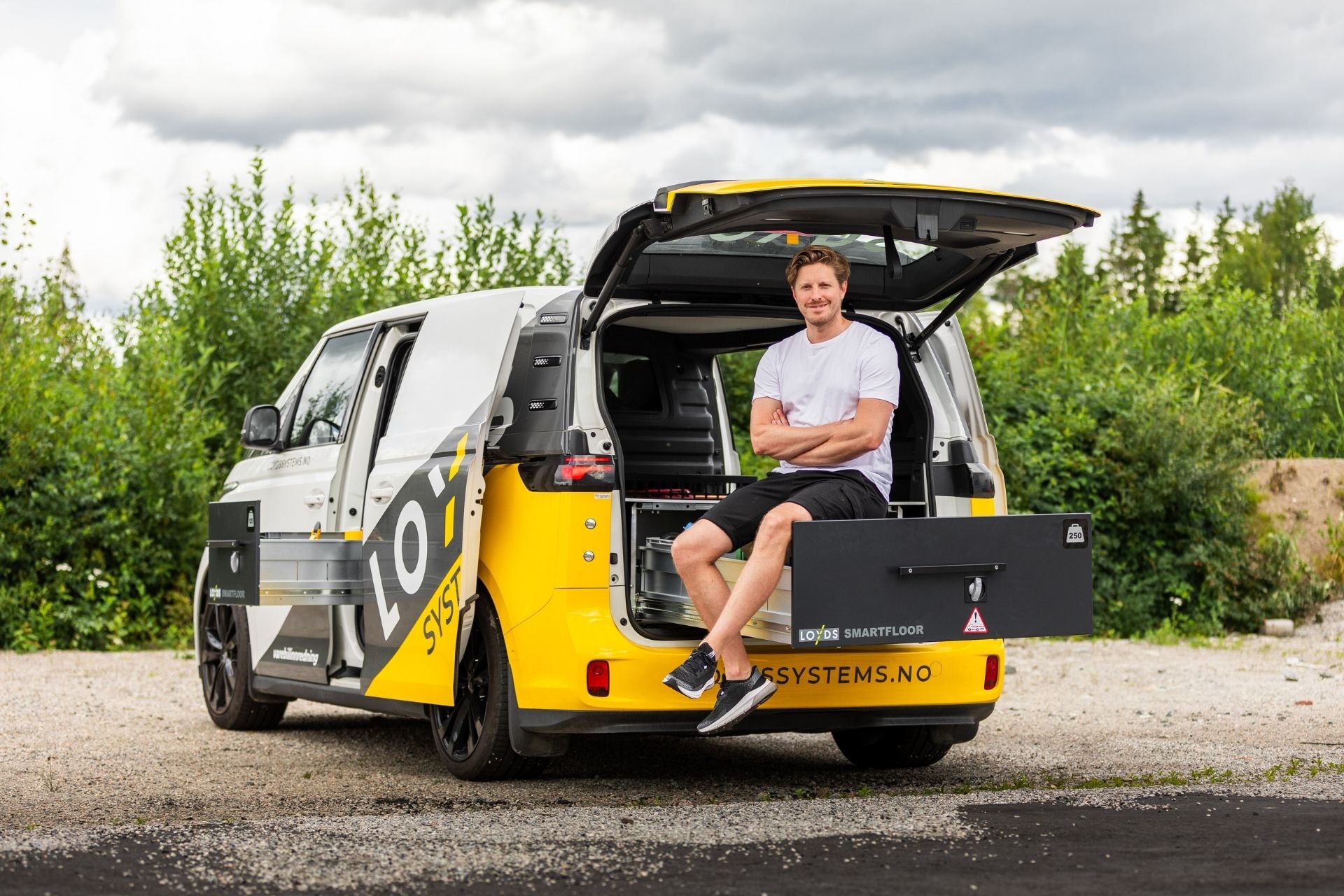 Loyds_Systems_Smartfloor_Volkswagen_Id_Buzz_Cargo_Complete-system_2SLD_1_1920x1280