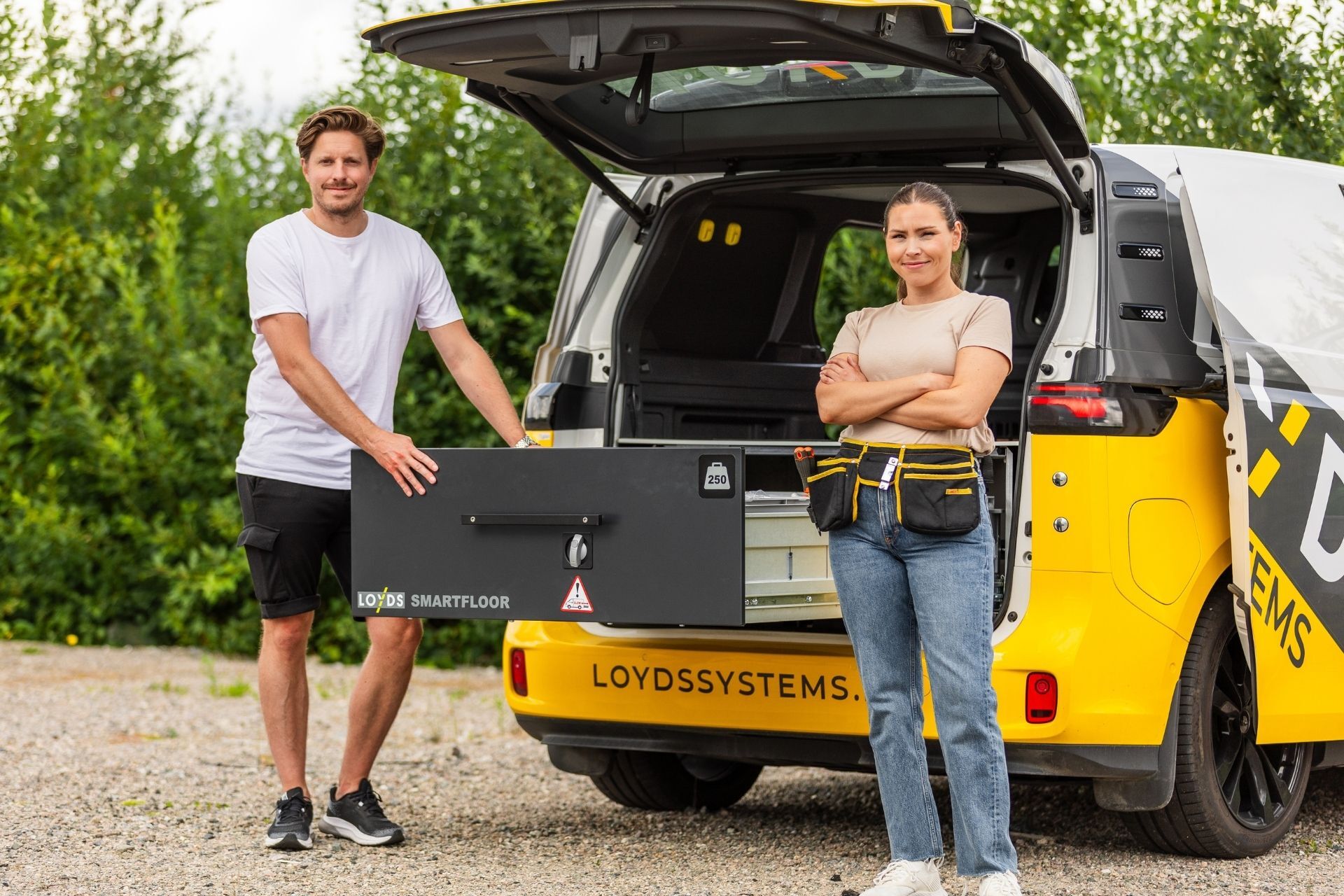 Loyds_Systems_Smartfloor_Volkswagen_Id_Buzz_Cargo_Complete-system_2SLD_2_1920x1280